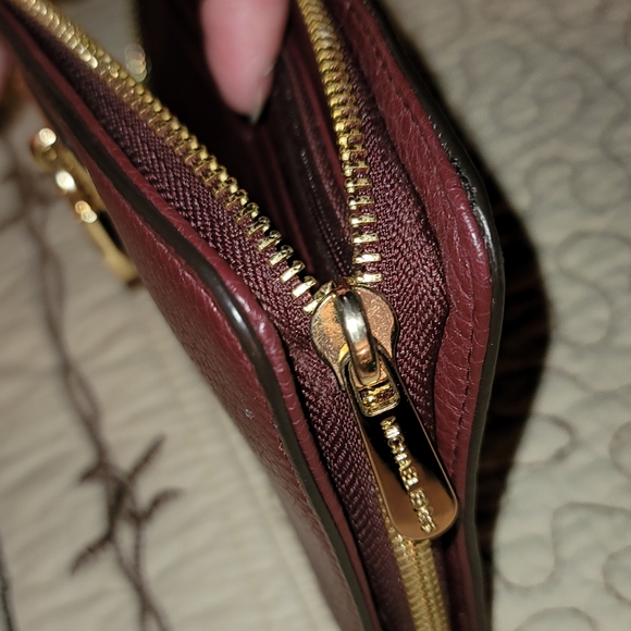 MK merlot pebbled leather wallet - Picture 4 of 11